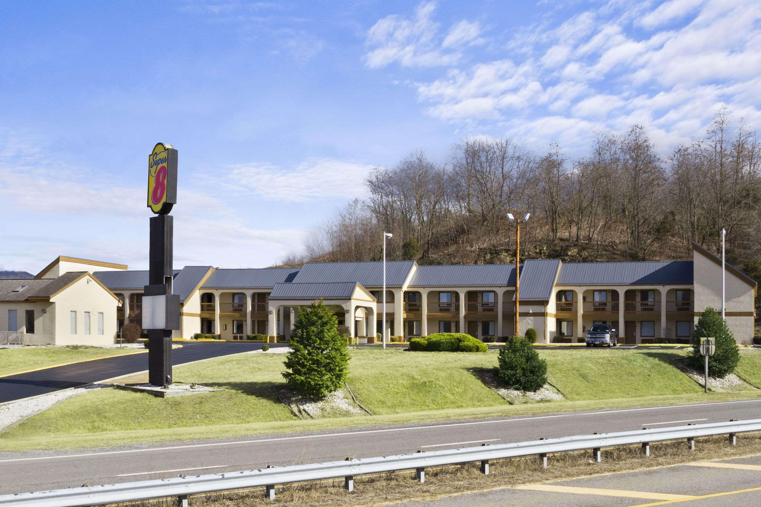 Super 8 By Wyndham Fort Chiswell Wytheville Area Max Meadows Exterior photo